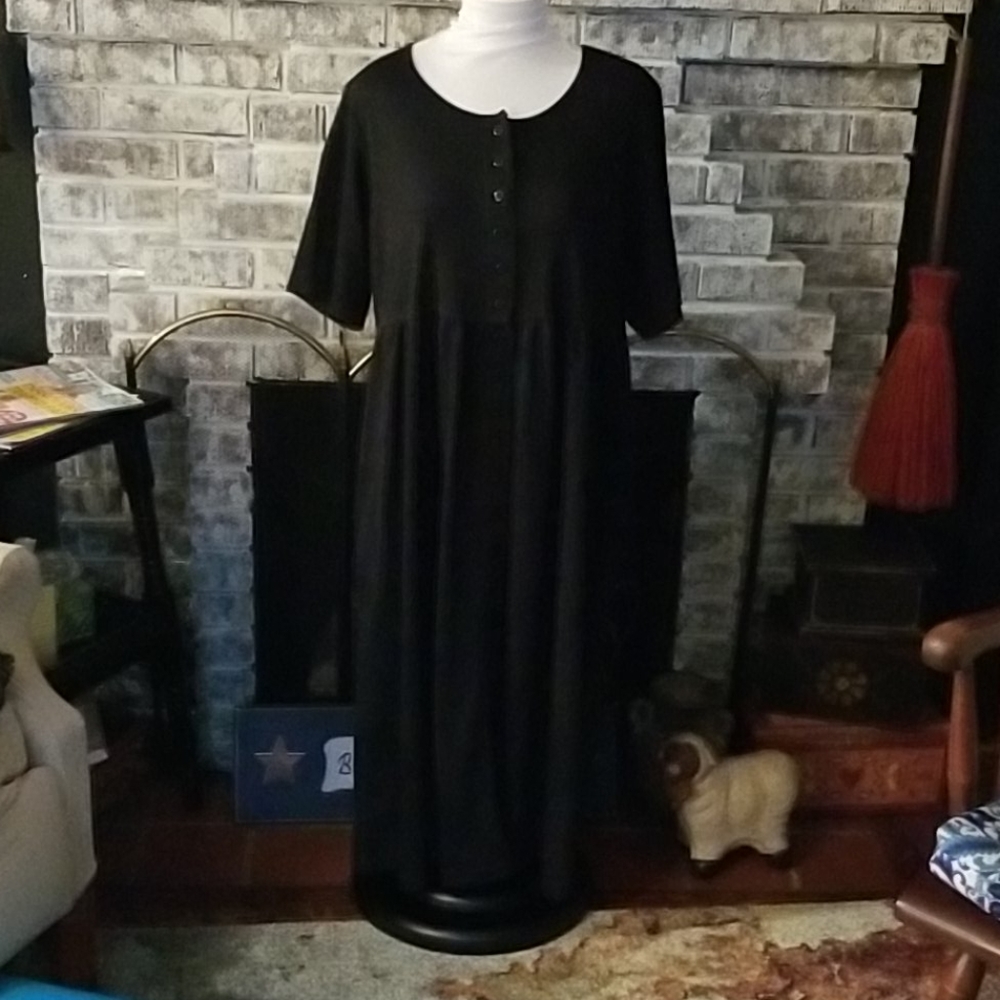NWOT 18/20 BLACK DRESS COMFY BUTTON FRONT